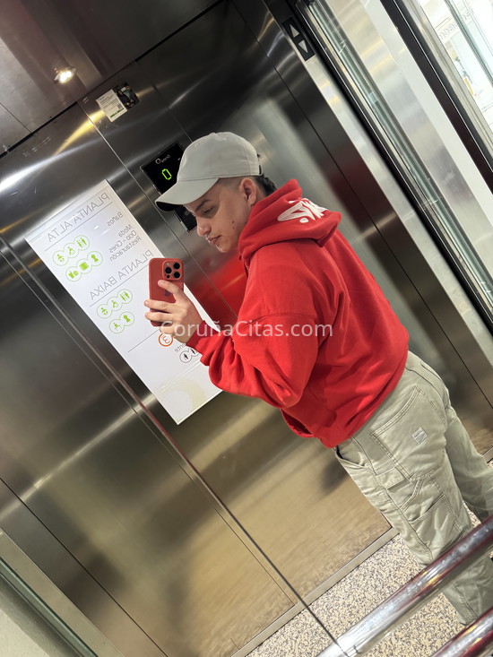 Brayan colombiano nuevo por aquí. 697165304. Citas en A CORUÑA, A CORUÑA. www.coruñacitas.com.